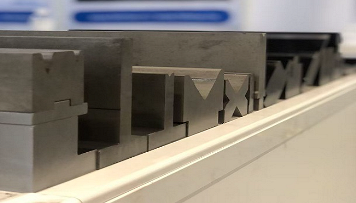 Precision press brake die holder for secure and accurate bending operations